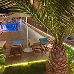 Karos Llaman Hotel Himara