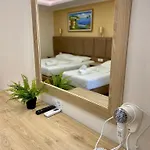 Karos Llaman Szálloda Himara