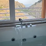 Karos Llaman Hotel