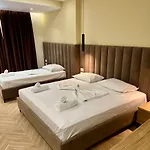Hotel Karos Llaman