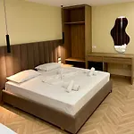 Karos Llaman Hotel Himarë