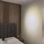 Karos Llaman Szálloda *