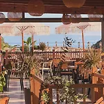 Karos Llaman Hotel *