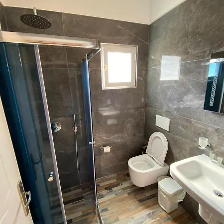 Karos Llaman Szálloda