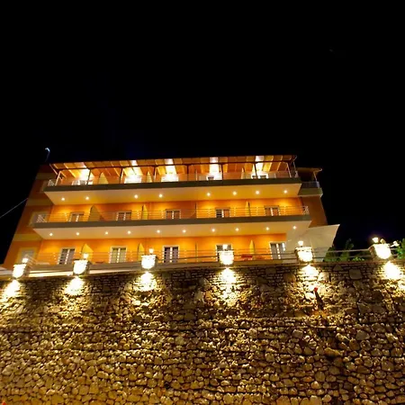 Hotel Karos Llaman
