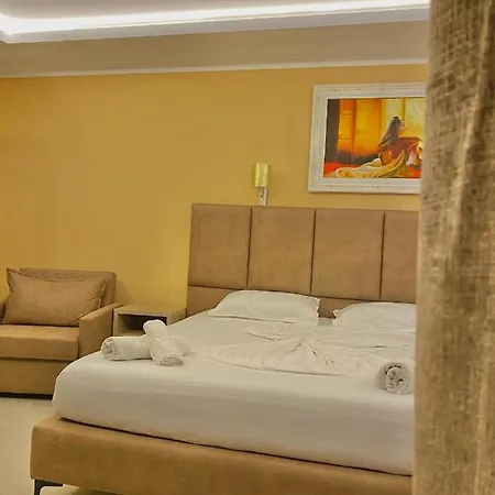 Karos Llaman * Himara