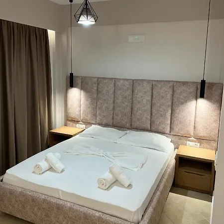 Karos Llaman Hotel