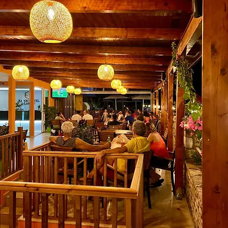 Szálloda Karos Llaman