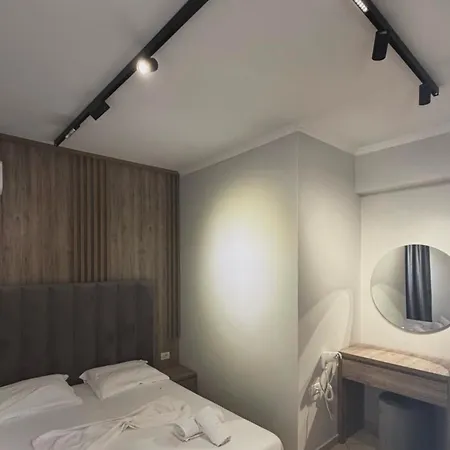 Hotel Karos Llaman Himarë