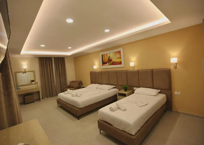 Karos Llaman Otel