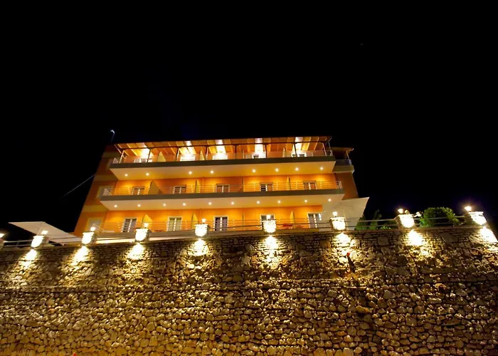 Otel Karos Llaman