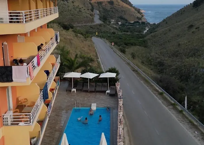 Otel Karos Llaman Himarë