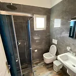 Karos Llaman Hotel