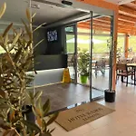 Hotel Karos Llaman