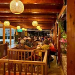 Hotel Karos Llaman