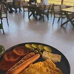Karos Llaman Hotel *