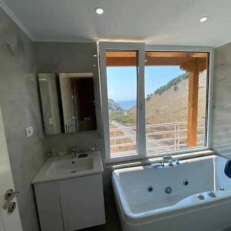 Karos Llaman Hotel Himare