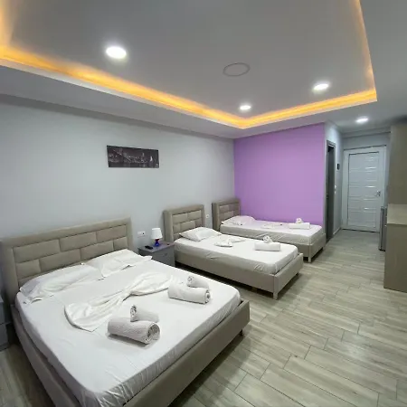 Karos Llaman Hotel Himare