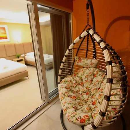 Karos Llaman Hotel Himare