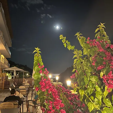 Karos Llaman Hotel