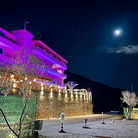 Karos Llaman Hotel *