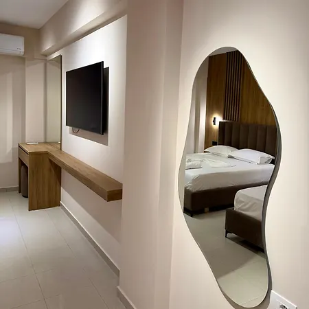 Karos Llaman Hotell *