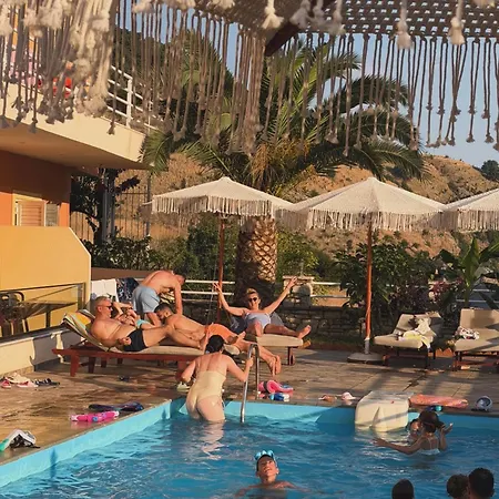 Hotel Karos Llaman Himare
