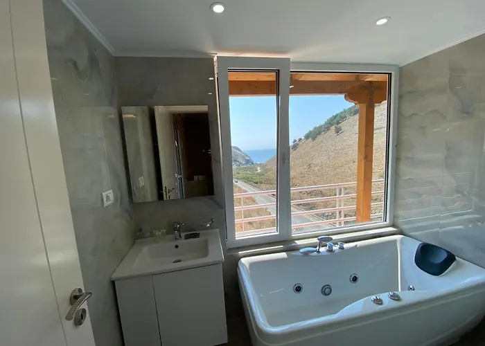 Karos Llaman Hotel Himarë