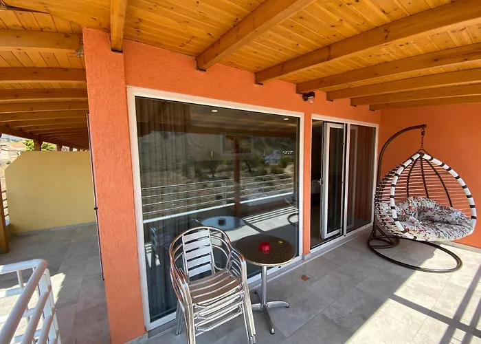 Karos Llaman Hotel Himare