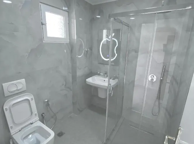 Karos Llaman Hotel *