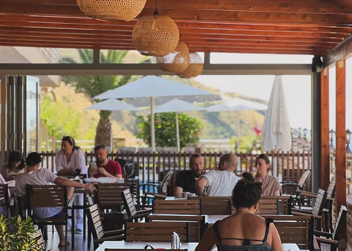 Karos Llaman * Himarë