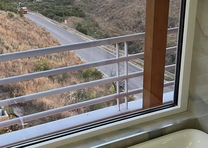 Karos Llaman * Himarë