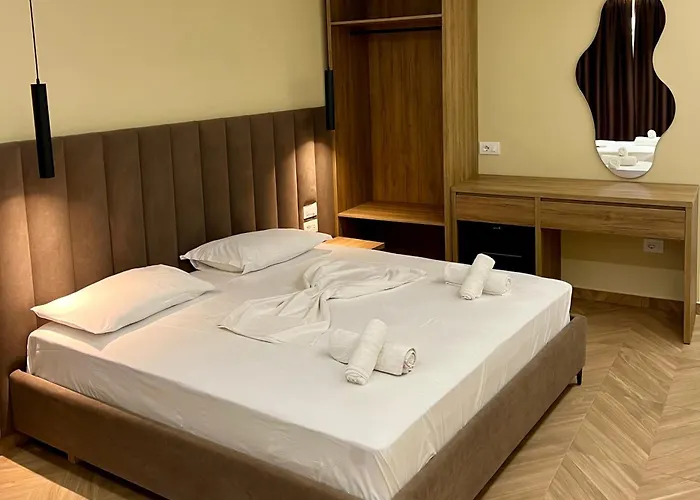 Karos Llaman Hotel Himare