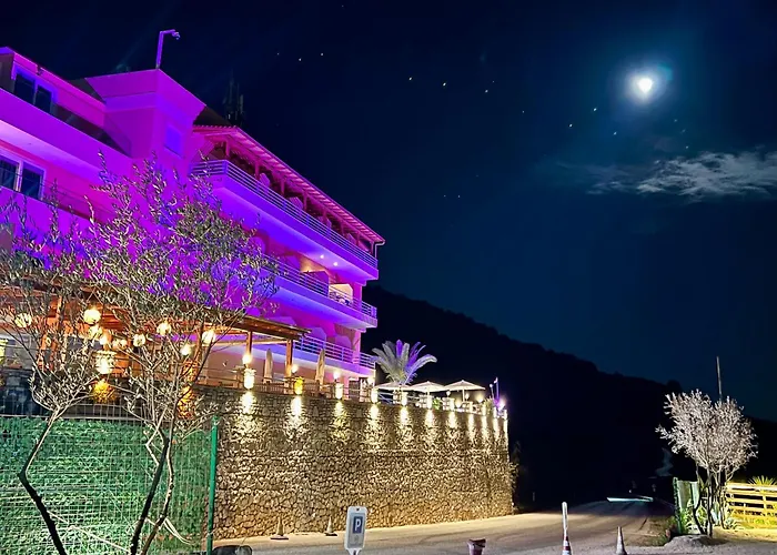 Karos Llaman Hotel *